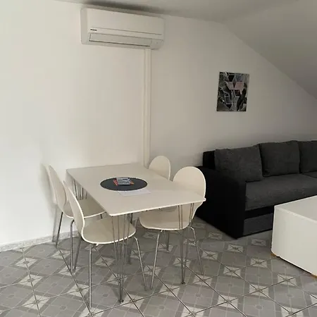 Charlotte Apartment Orebic